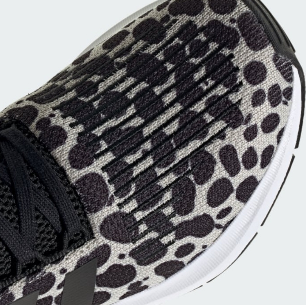 Adidas Swift Run. 1.0 Leopard - Picture 5 of 11